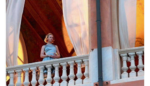 Принцесса вышла на балкон забыв про свою печаль и прерванный сон Она - фото 14