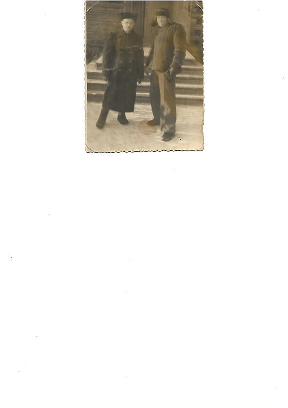 г Молотовск Мой отец с товарищем 1956 год Была у нас компания с которой - фото 44