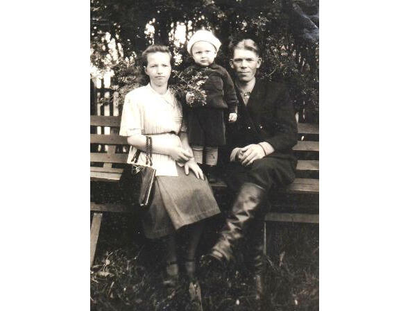 Это мои родители Антонина Семёновна и Пётр Павлович Но чего стоил сам дом - фото 4
