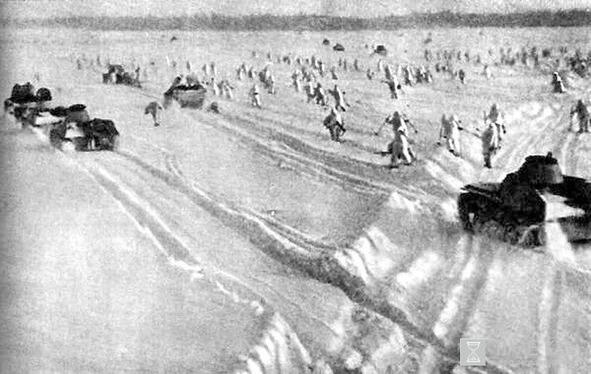 Наступление наших войск под Москвой Декабрь 1941 г В Горьком шло формирование - фото 9