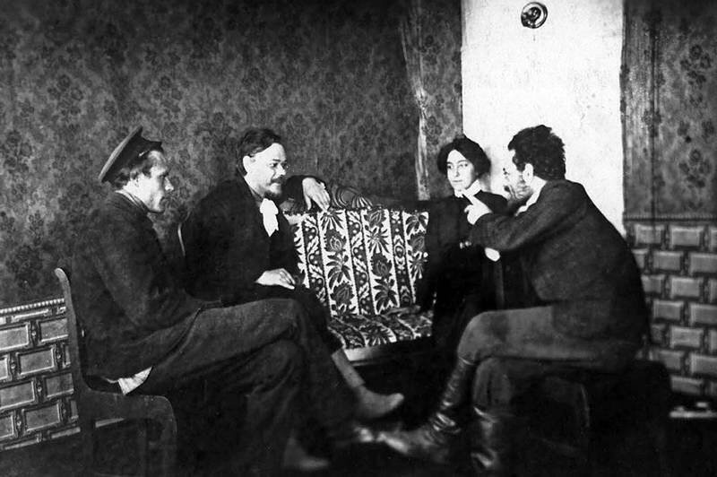 АВ Галкин второй слева Туринск Тобольской губ 1911 г Бывалый - фото 1