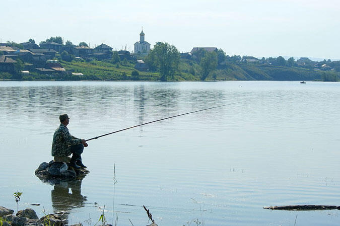 Но больше Егорке нравилось ходить на рыбалку самостоятельно Только вот на пруд - фото 12
