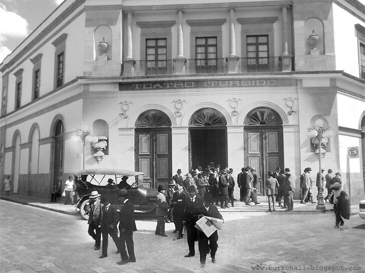 Здание в Керетаро где был принята мексиканская конституция 1917 года Аграрную - фото 1