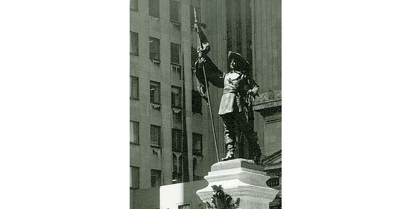 Фото 1 Статуя на площади Плацдарм в Монреале В честь него названы бульвар - фото 3