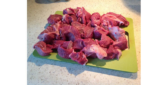 Нарезать мясо крупными кусками Залить мясо холодной водой - фото 59