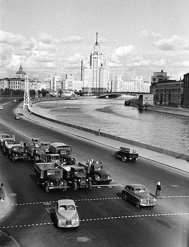 Москва 1950х гг Уже на следующий год к ним в школу приехал человек с - фото 7