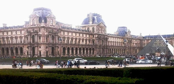Дворцовый комплекс В парке Лувра Заглянули мы и на знаменитую площадь - фото 10