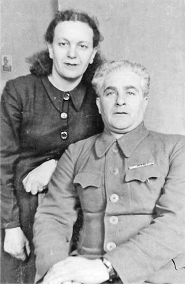 В 1946 году мама встретила понастоящему хорошего человека Моисея Моисеевича - фото 3