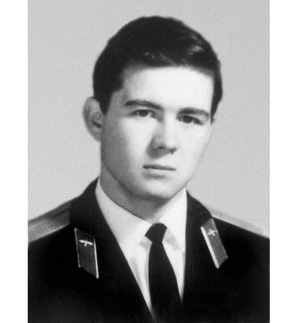 Кавардаков Вячеслав Леонидович выпускник Барнаульского ВВАУЛ 1975 года погиб в - фото 2
