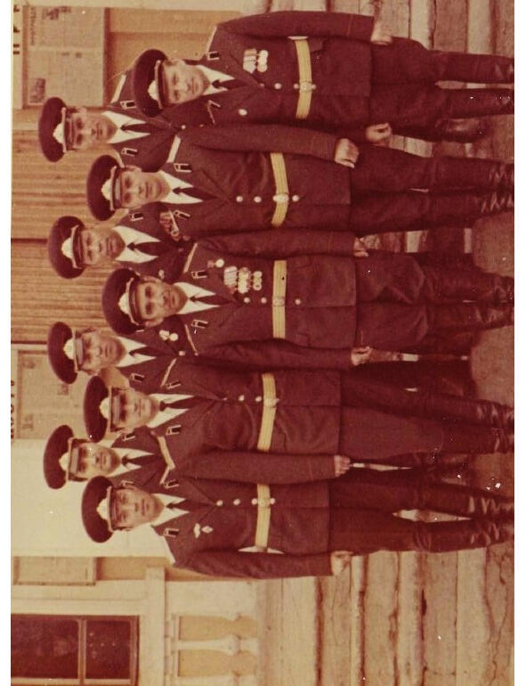 Офицеры 2 цеха Выездники Слева направо Второй рядкапитан Недовесов Сергей - фото 64