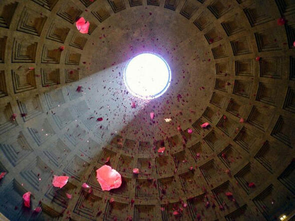 Domenica delle Rose Каждый год в день Пятидесятницы 50й день после Пасхи - фото 8