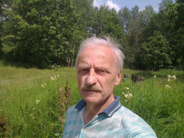 Автопортрет среди летнего дня Писатель Дмитрий Гавриленко среди природы ярко - фото 1