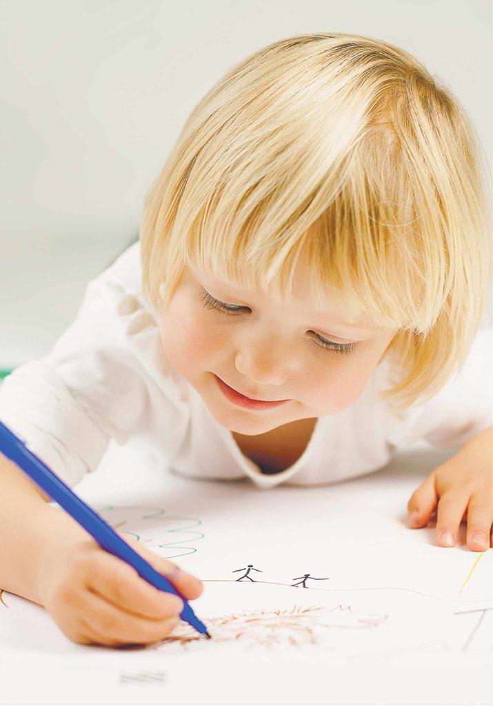 Почему дети начинают рисовать Самые маленькие дети не умея толком держать в - фото 3