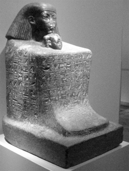 Статуя зодчего Сененмута с царевной Нефрура Мать Хатшепсут дочь фараона - фото 2