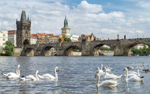 28 Карлов мост Прага конец XIV в Долгое время оставался единственным мостом - фото 28