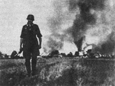 На Востоке нацисты вели особую войну войну на уничтожение За спиной - фото 2